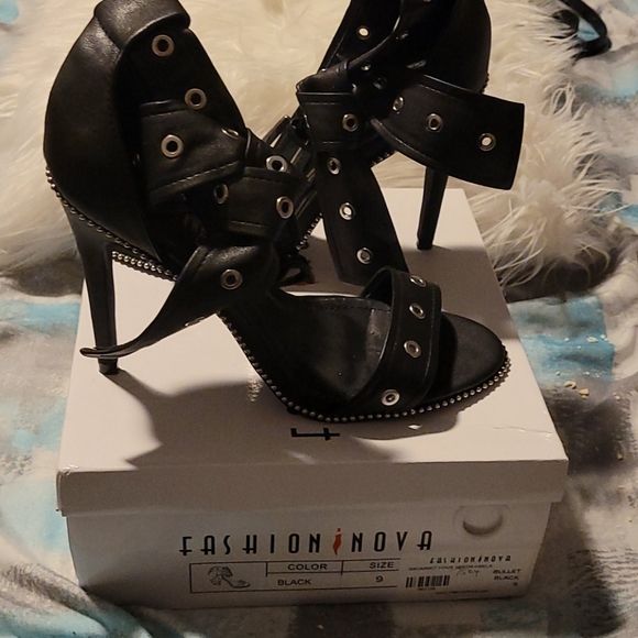 Fashion Nova heels - Picture 8 of 9